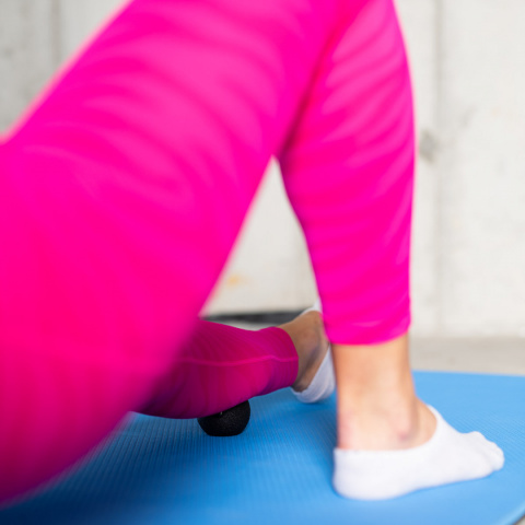 Piłeczka Rehabilitacyjna do Masażu BLM01 HMS 6cm czarna