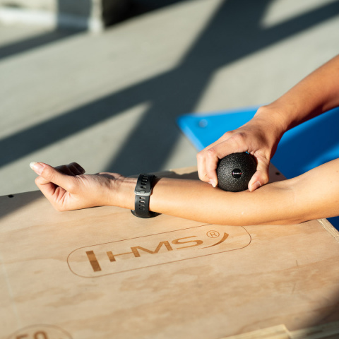 Piłeczka Rehabilitacyjna do Masażu BLM01 HMS 6cm czarna