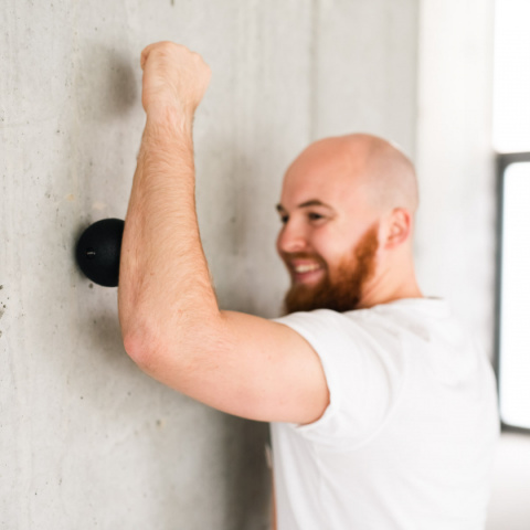 Piłeczka Rehabilitacyjna do Masażu BLM01 HMS 10cm czarna