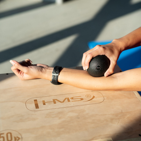 Piłeczka Rehabilitacyjna do Masażu BLM01 HMS 10cm czarna